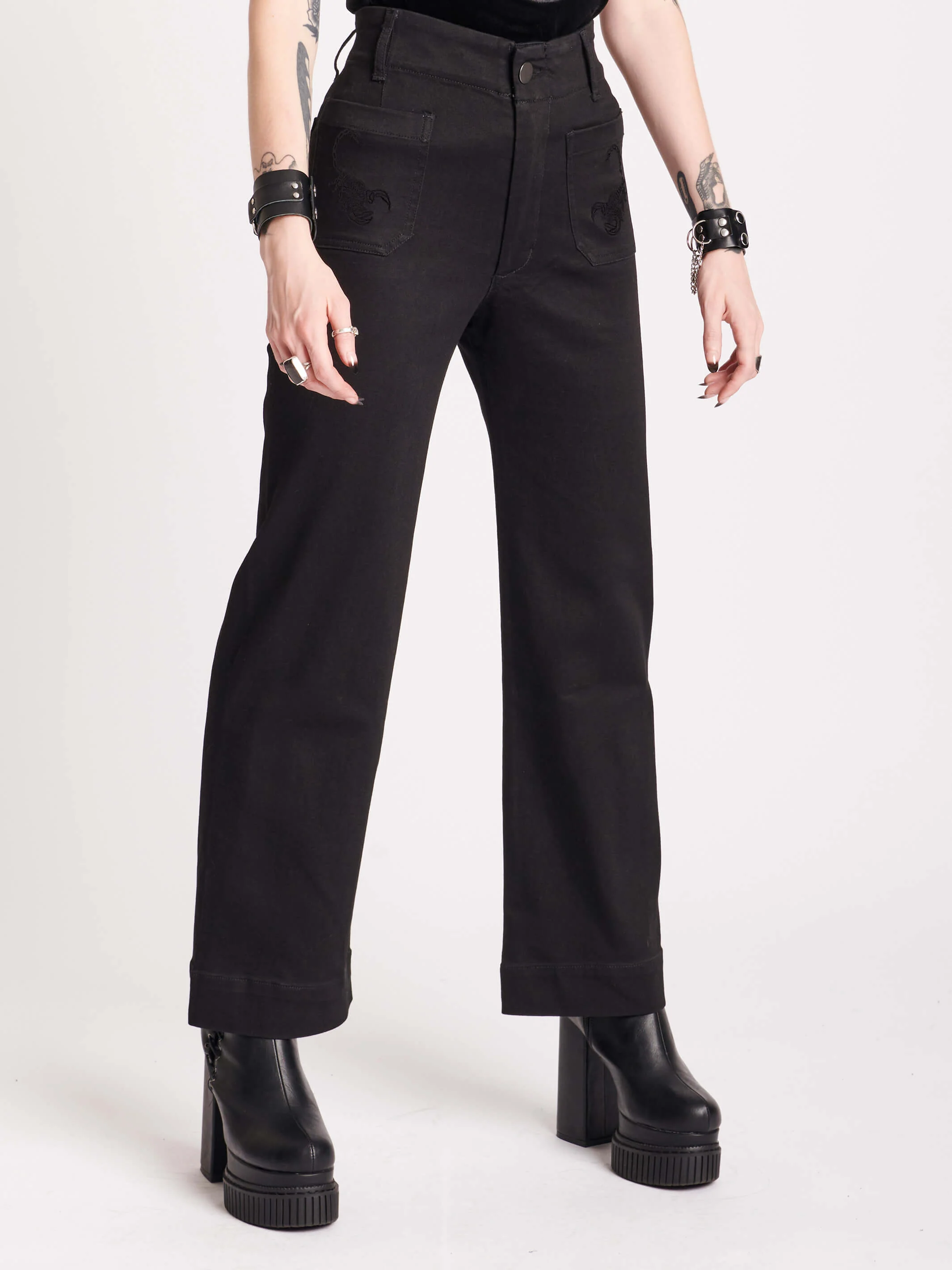 Cropped Wide Leg Jeans - Image 11